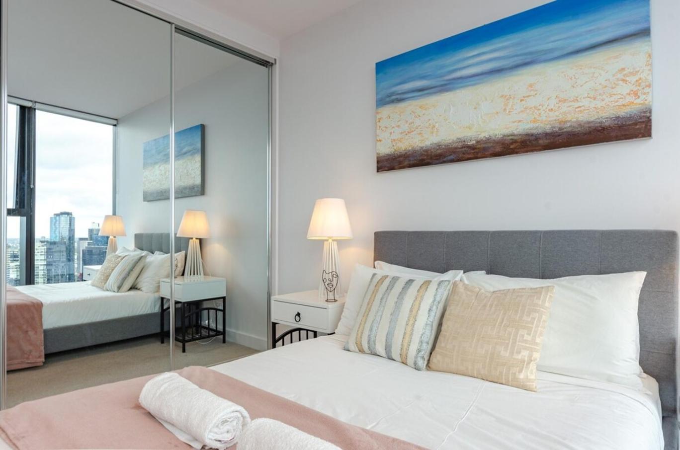 Unbeatable View 2br1ba Mq Balcony Poolgymgarde Melbourne