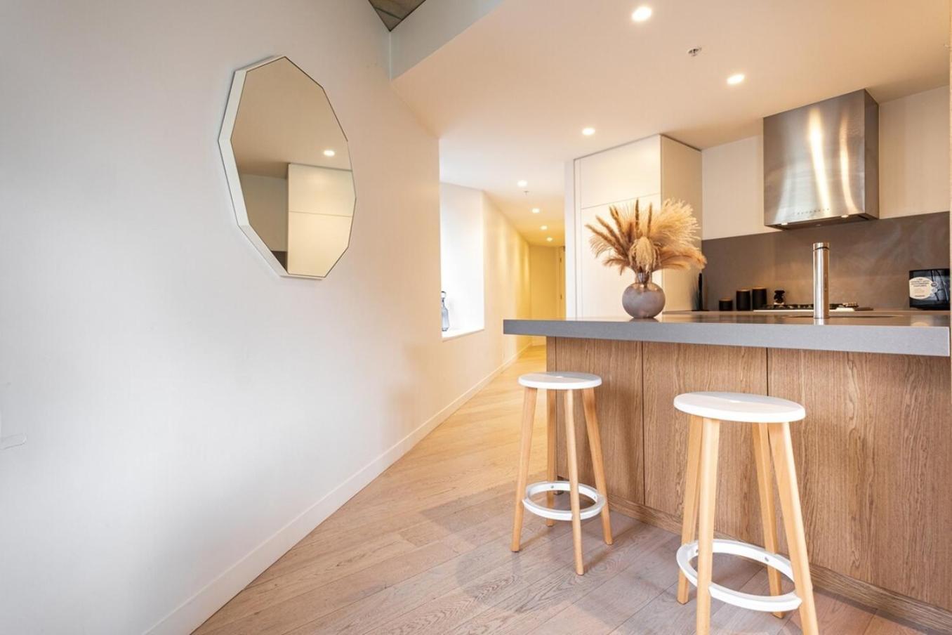 Stunning 2br2ba North Melwi-fifree Parking * Melbourne