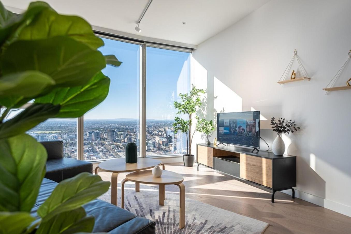Panoramic View Highlevel 2brwest Side Swimgym Apartment