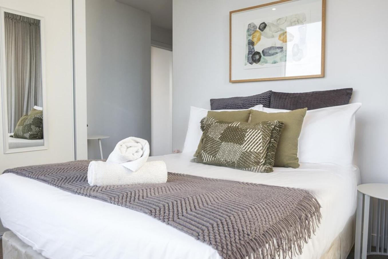 Apartment Luxury Living On Floors 3 Bedroom Melbournecbd *