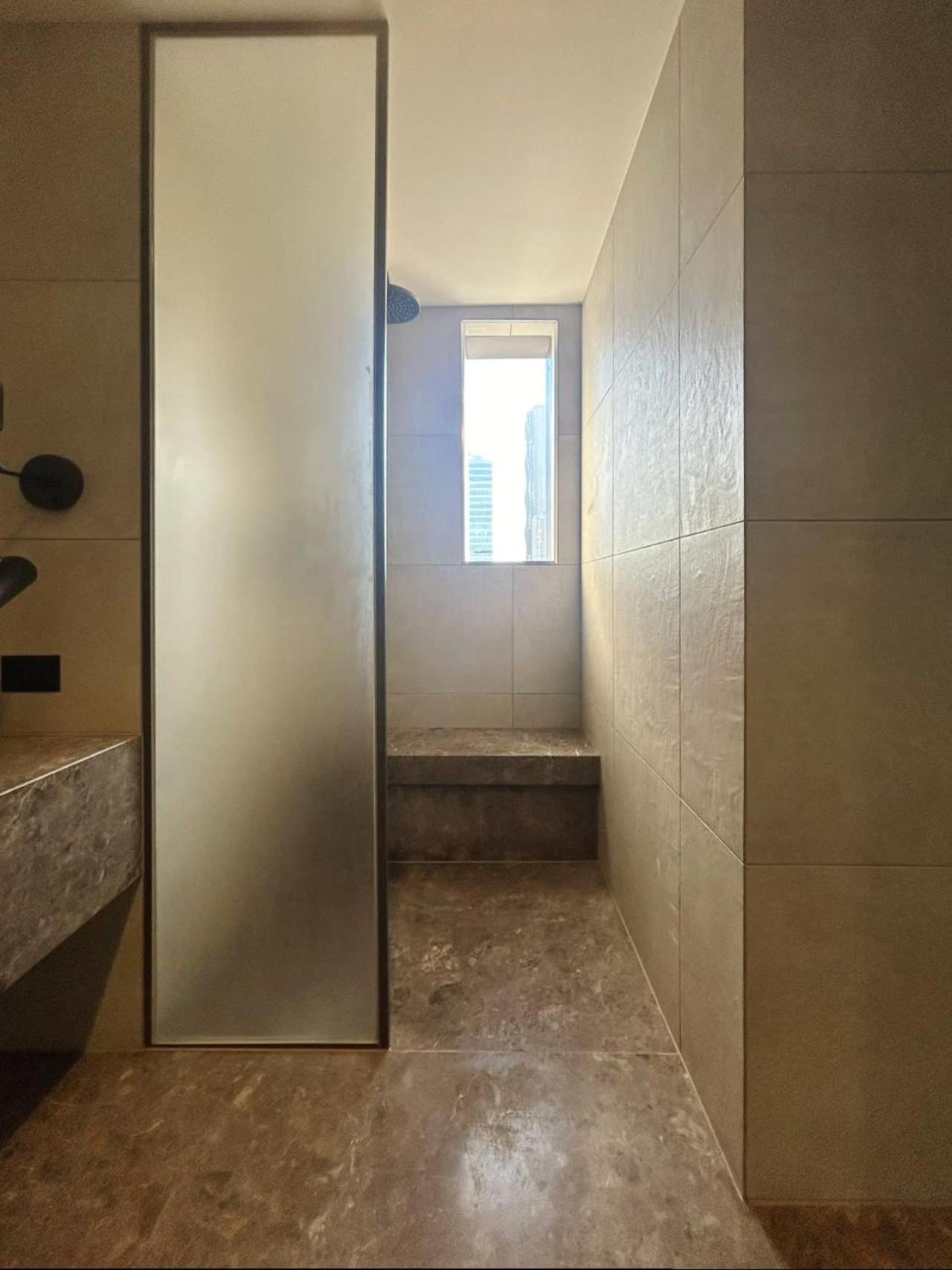 Apartment Luxury Cbd In Iconic Qt Building