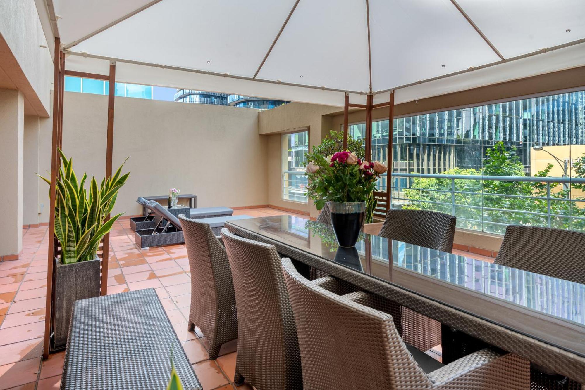 Complete Host Armytage Apartment