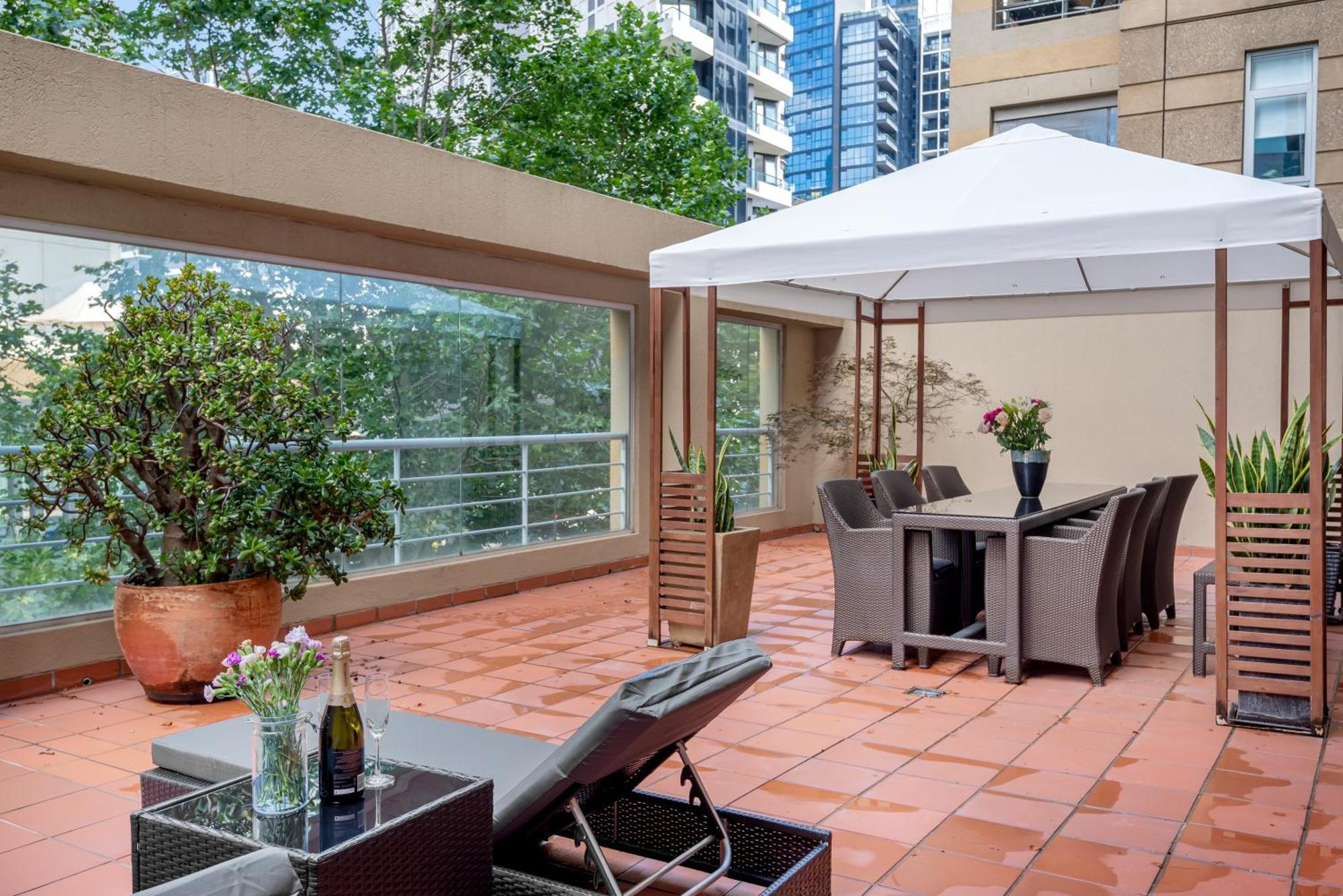 Complete Host Armytage Apartment
