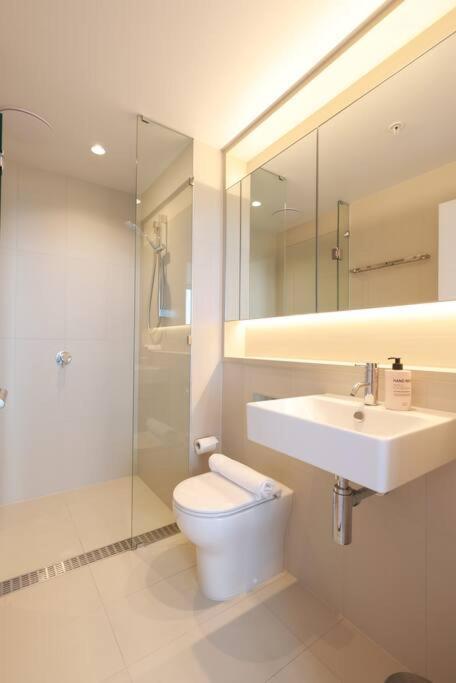 10d Stunning Ocean And Yara River View 2bedroom Abnb With Free Parking *