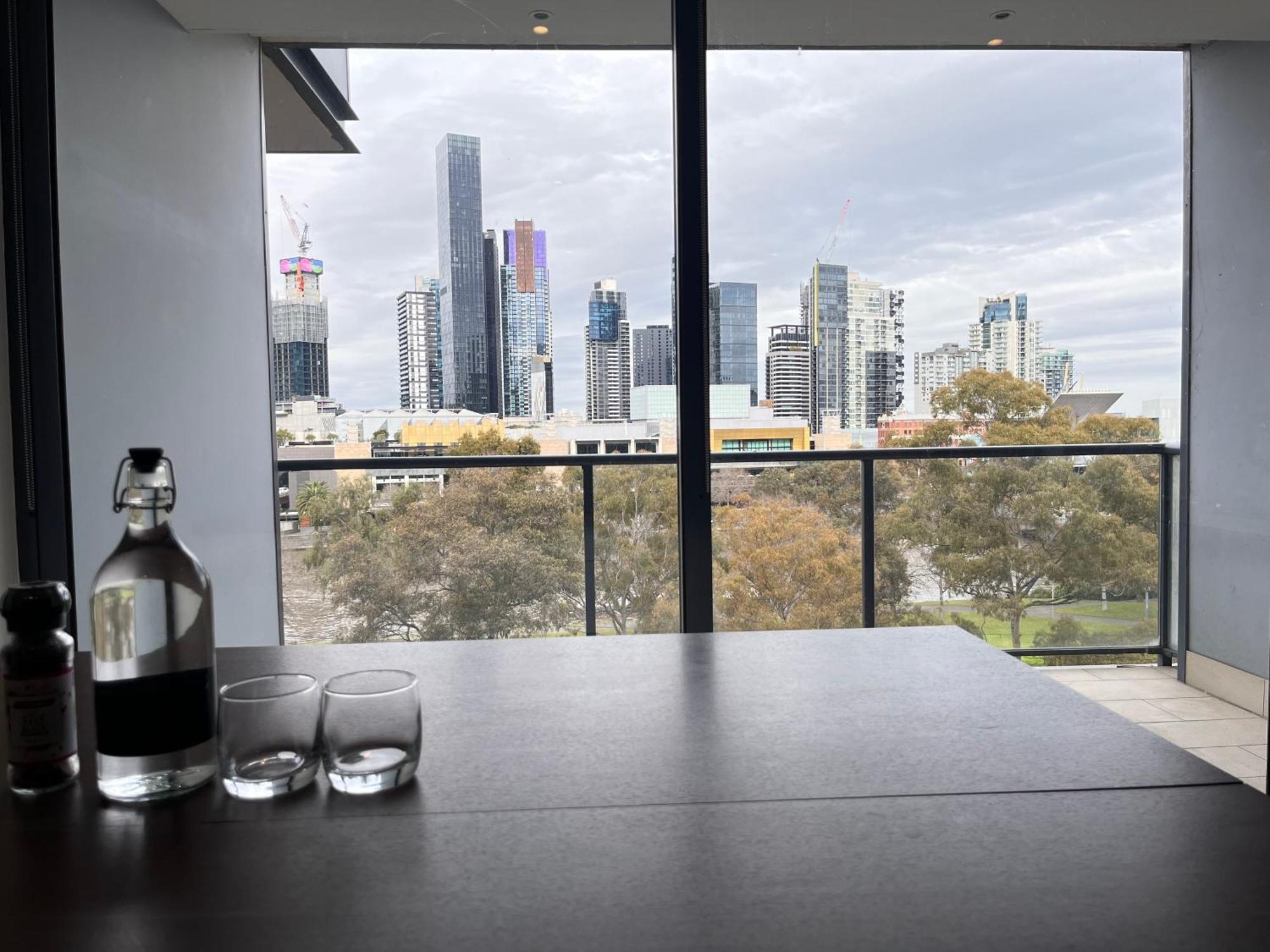Apartment City Scape Along Yarra River *