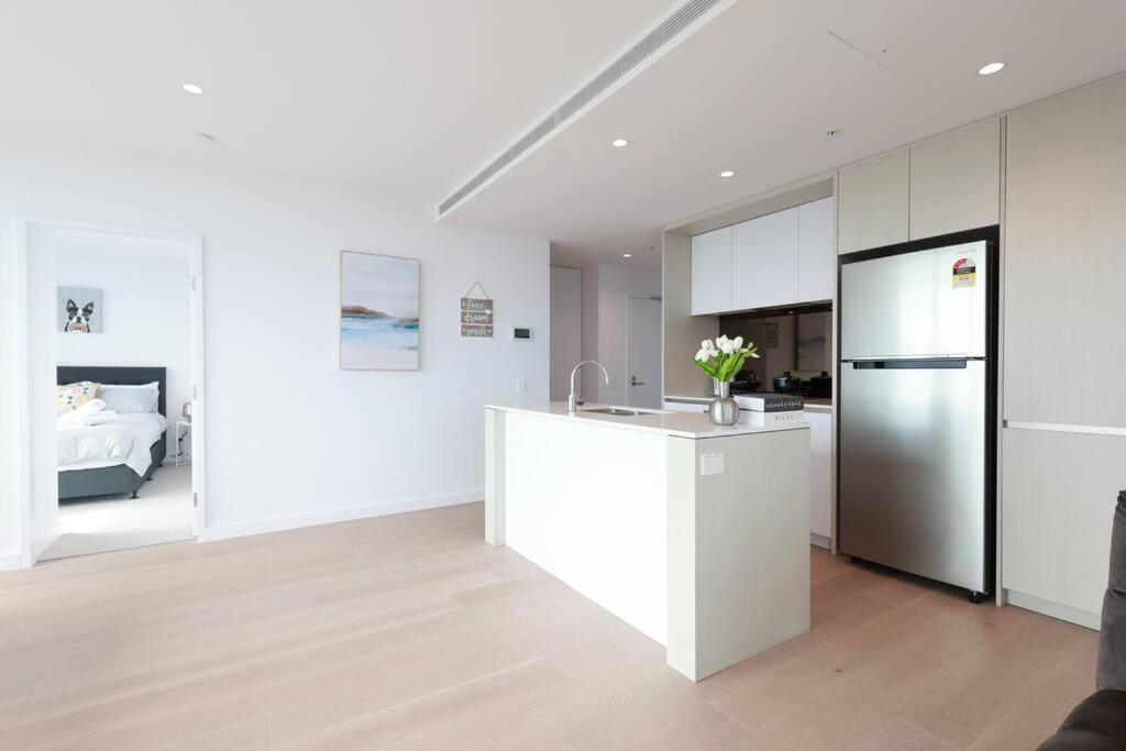 Apartment 10d Stunning Ocean And Yara River View 2bedroom Abnb With Free Parking Melbourne