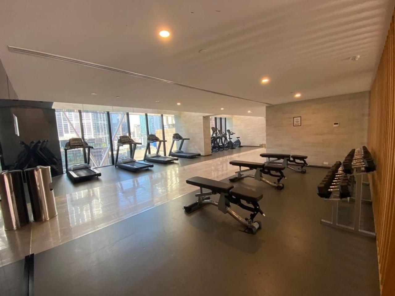 Cbd 2br Apt With Pool Gym Apartment *