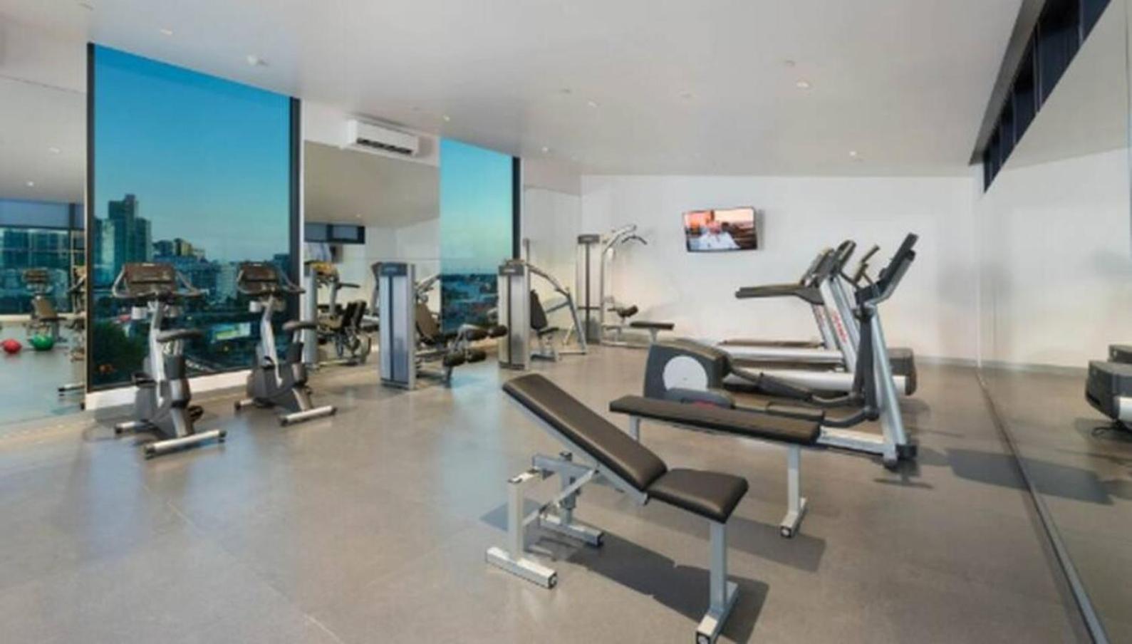 Light Filled 2br Southbank Parking Pool Apartment *