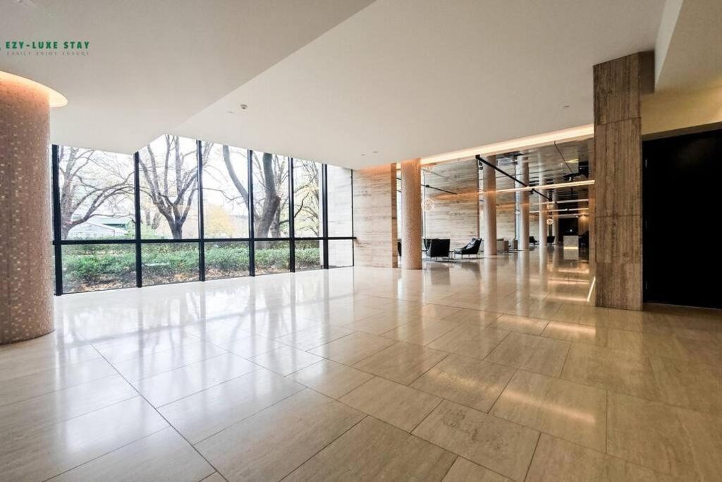 Elegant In Park With Rooftop Infinity Pool On St Kilda Road, Apartment *