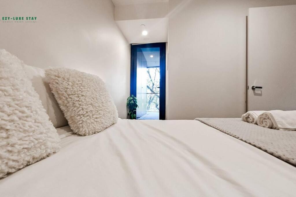 Apartment Elegant In Park With Rooftop Infinity Pool On St Kilda Road,