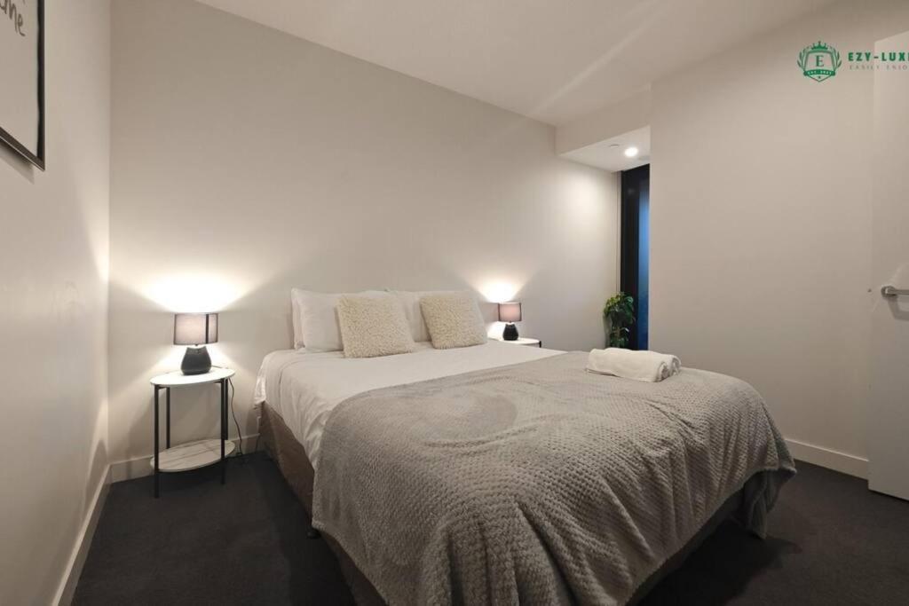 Elegant In Park With Rooftop Infinity Pool On St Kilda Road, Melbourne
