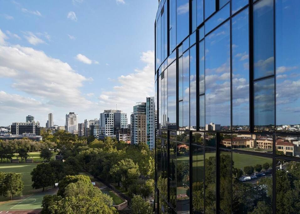 Elegant In Park With Rooftop Infinity Pool On St Kilda Road, Apartment *