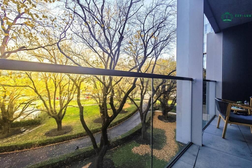 Apartment Elegant In Park With Rooftop Infinity Pool On St Kilda Road, *