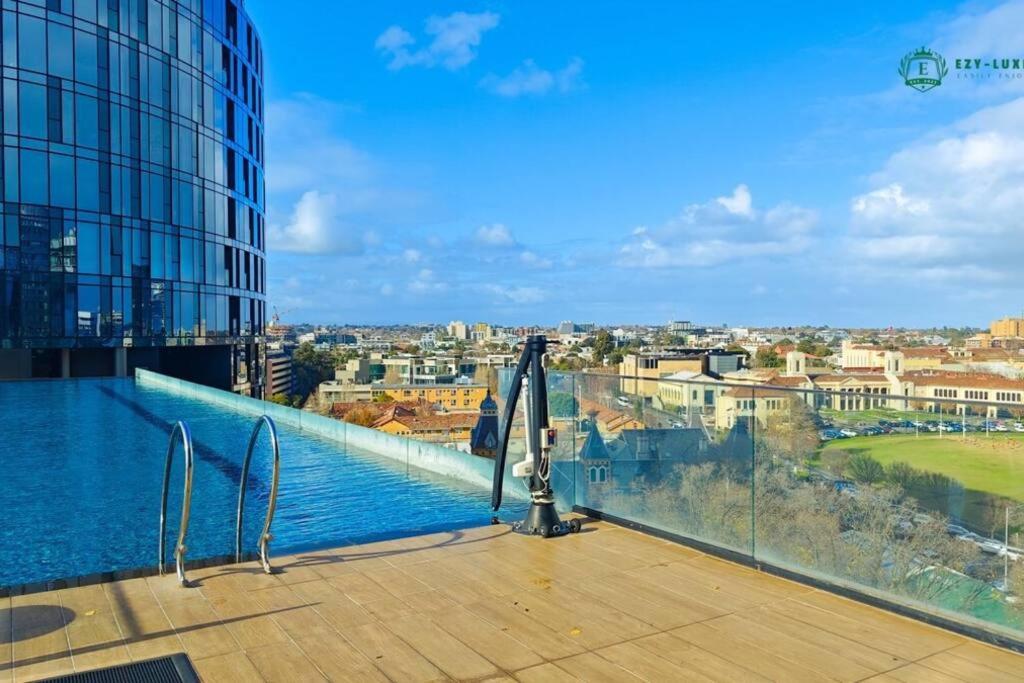 Elegant In Park With Rooftop Infinity Pool On St Kilda Road, *