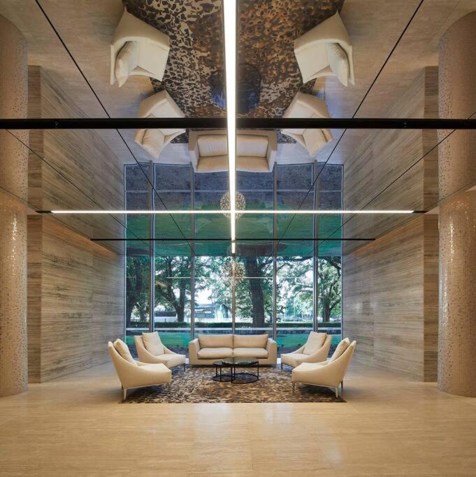 Elegant In Park With Rooftop Infinity Pool On St Kilda Road, Apartment
