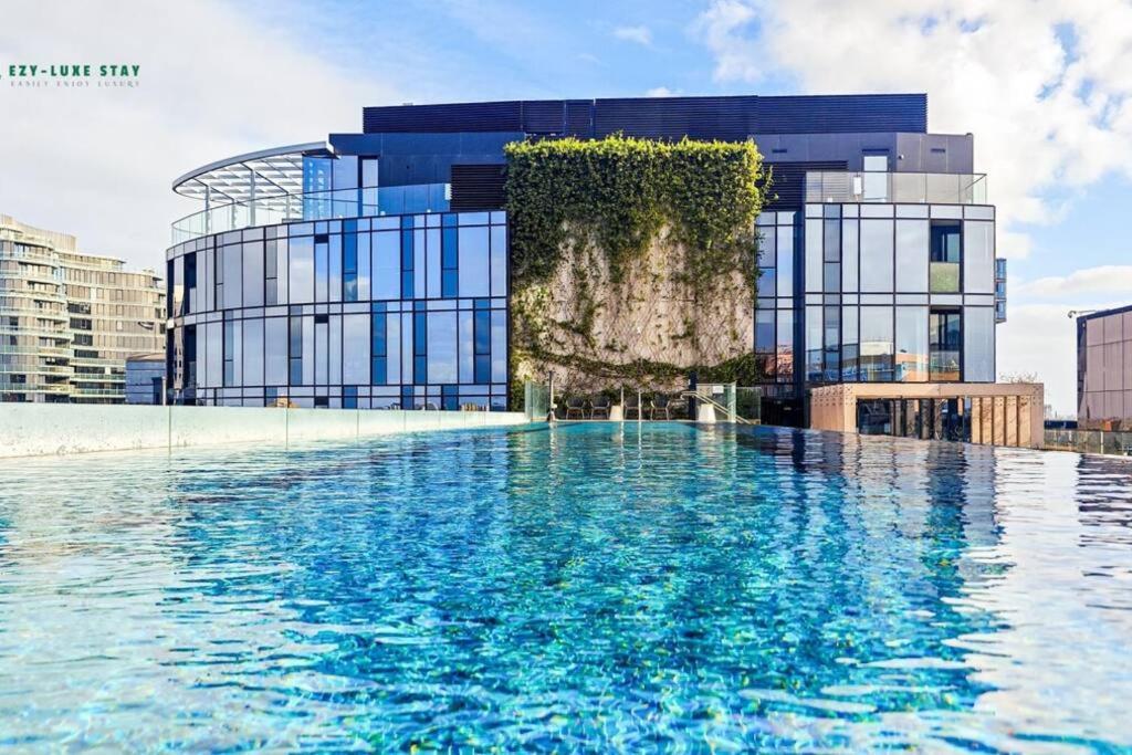 Apartment Elegant In Park With Rooftop Infinity Pool On St Kilda Road,