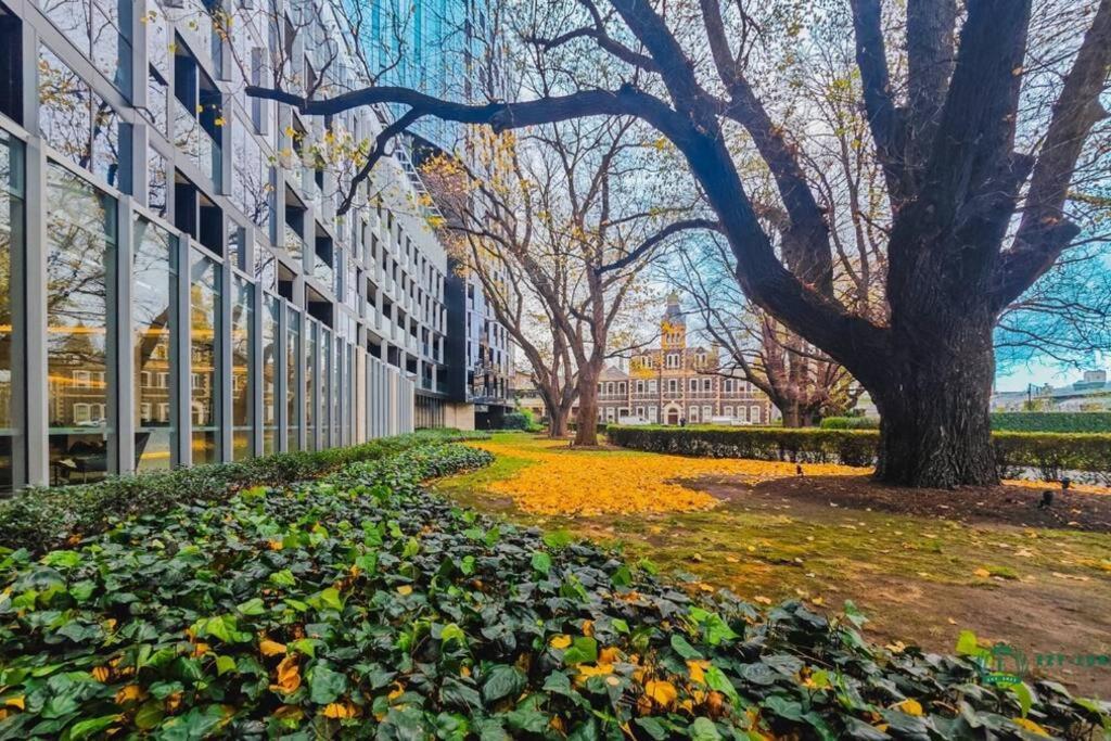 Elegant In Park With Rooftop Infinity Pool On St Kilda Road, Melbourne