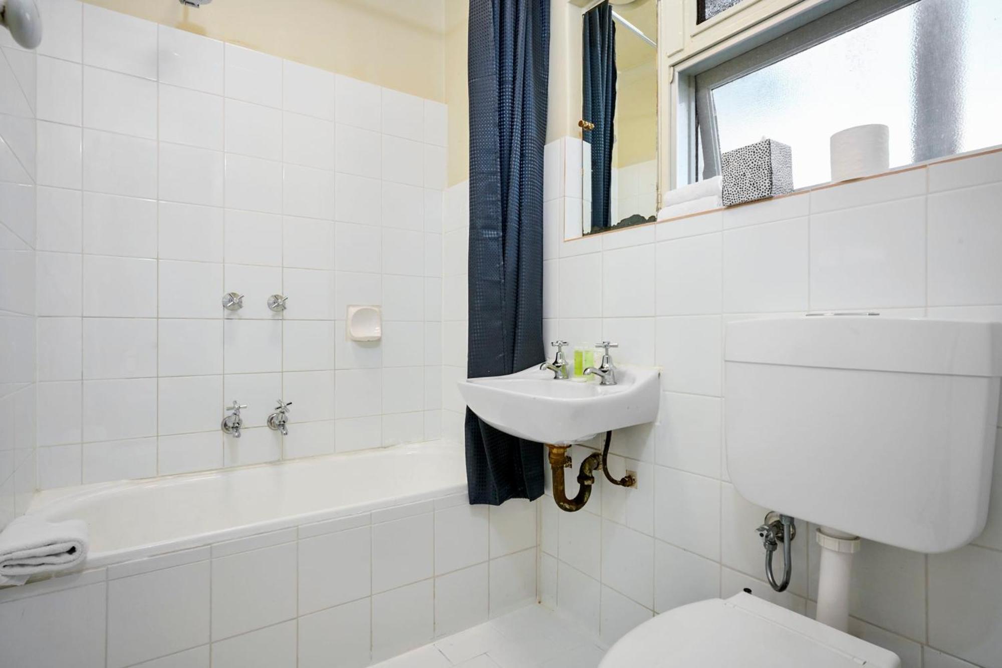 Chic 1br Unit In Vibrant Richmond Apartment