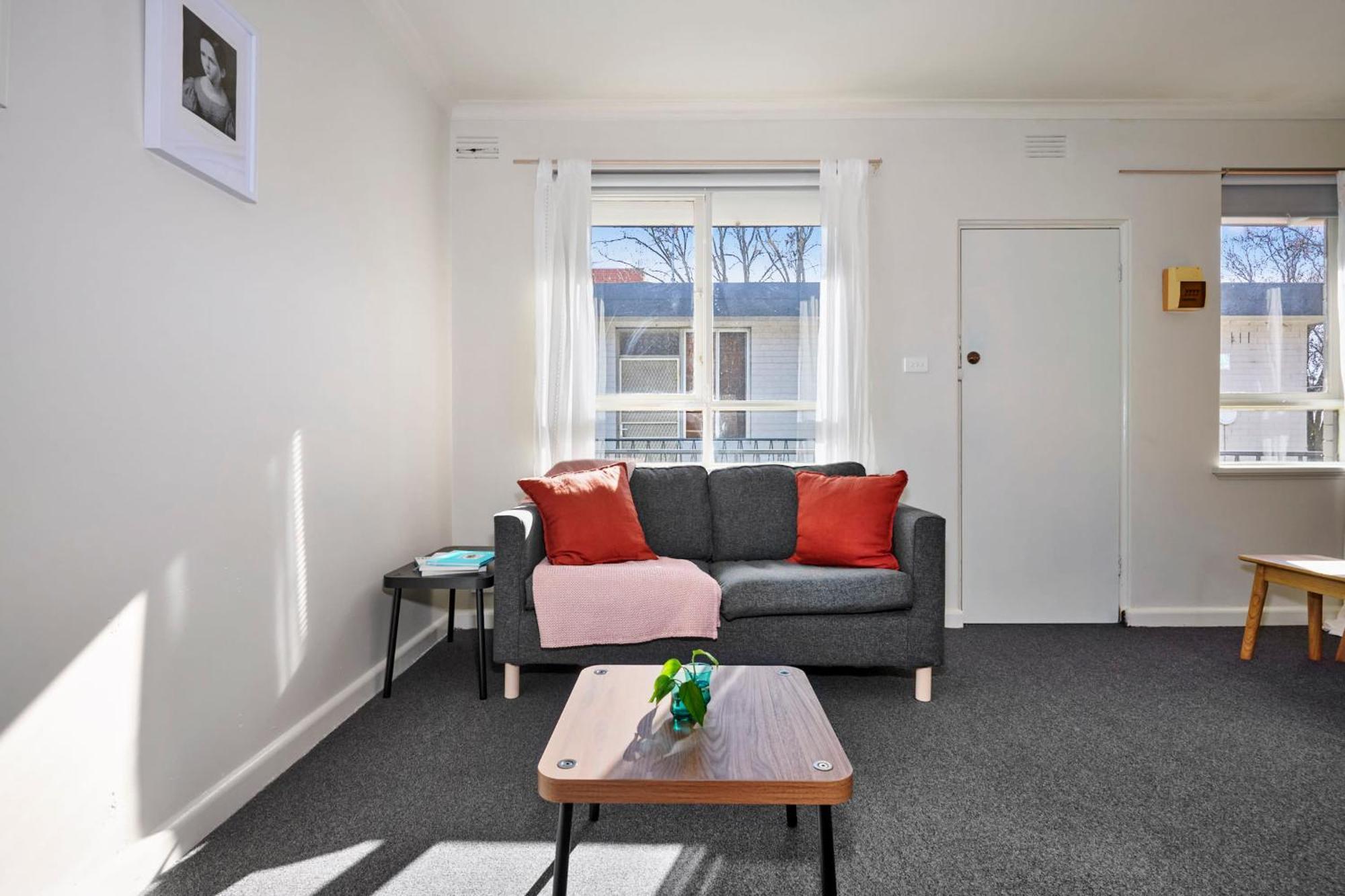 Chic 1br Unit In Vibrant Richmond Apartment *