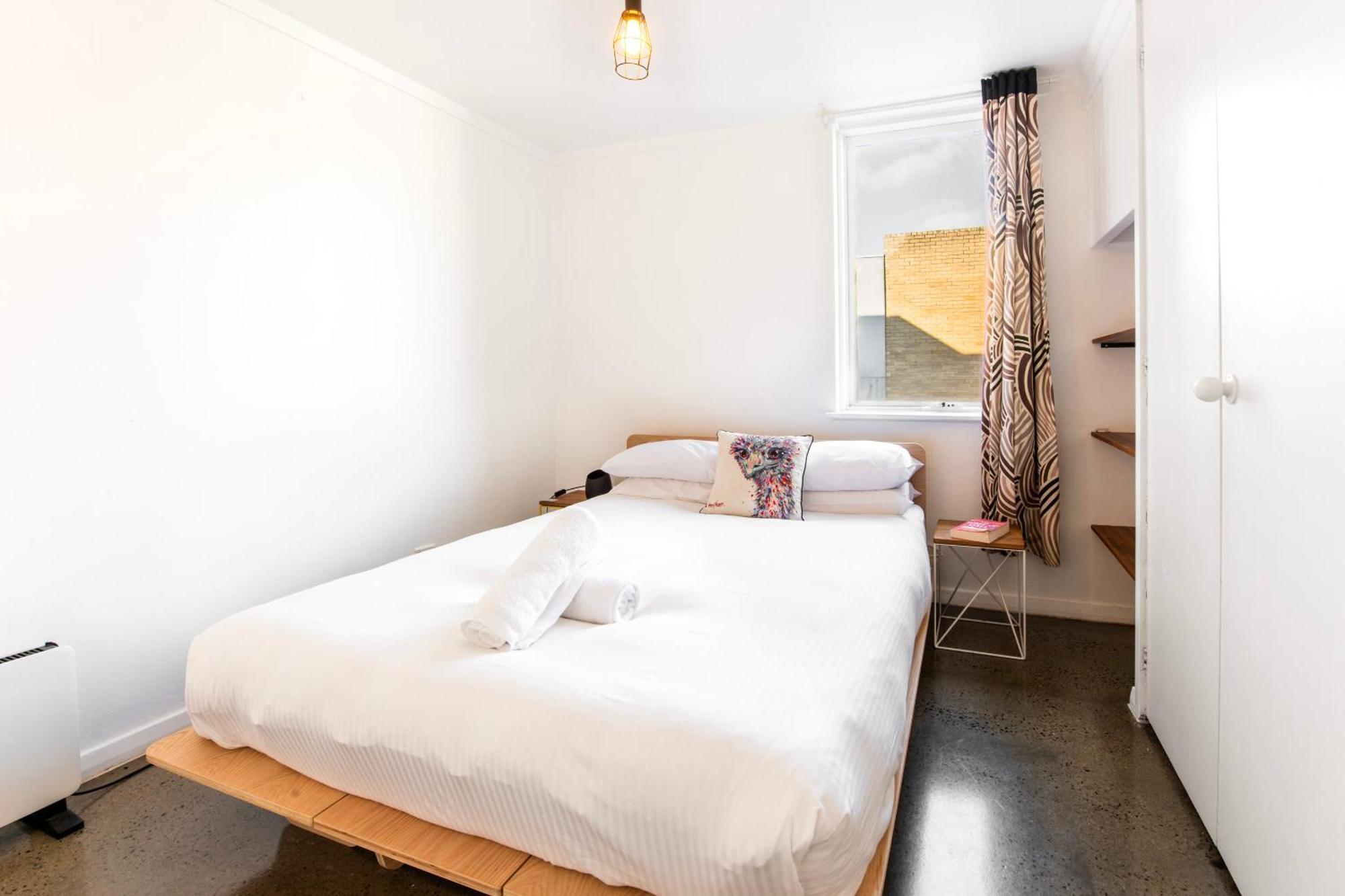 2br In Parkville Steps From Royal Park Apartment *