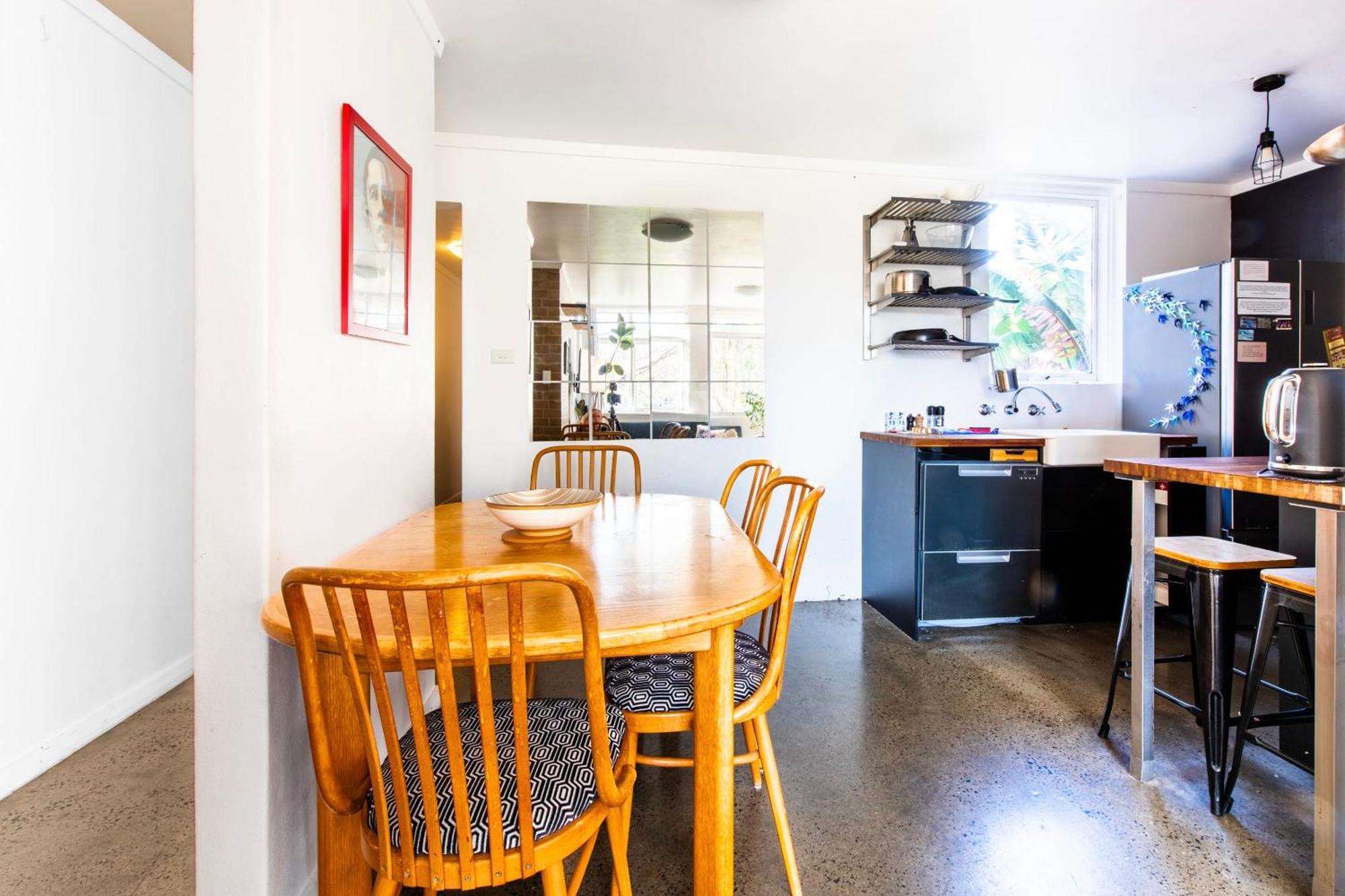 2br In Parkville Steps From Royal Park Apartment *