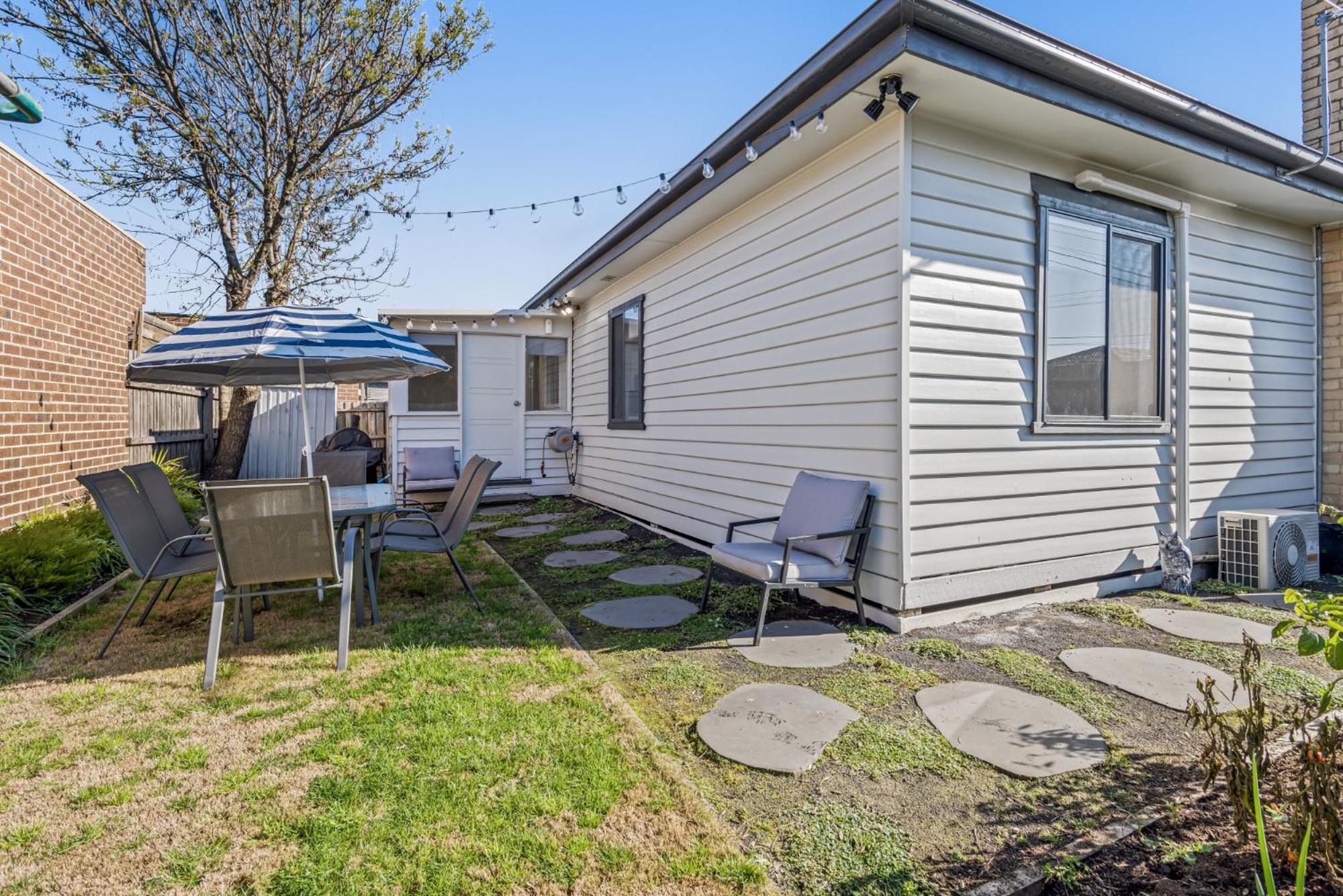 Holiday home Spacious 3-bed With Outdoor Dining Near Airport Melbourne