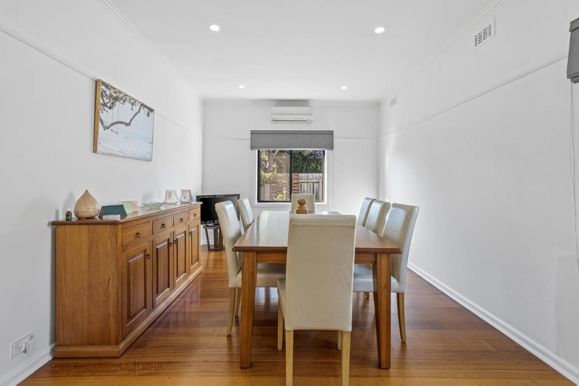 Spacious 3-bed With Outdoor Dining Near Airport *