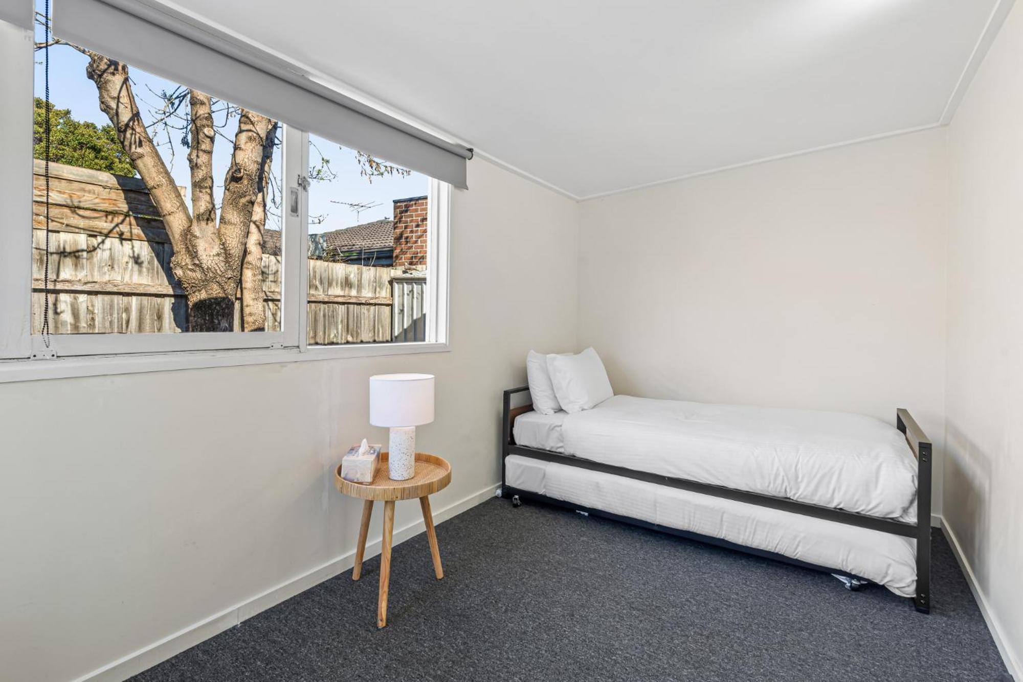 Spacious 3-bed With Outdoor Dining Near Airport