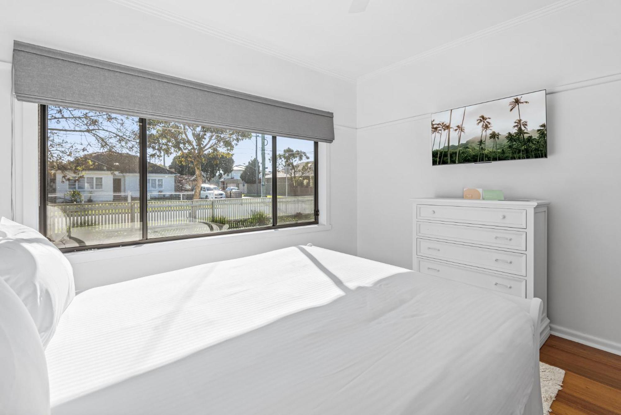 Spacious 3-bed With Outdoor Dining Near Airport Holiday home
