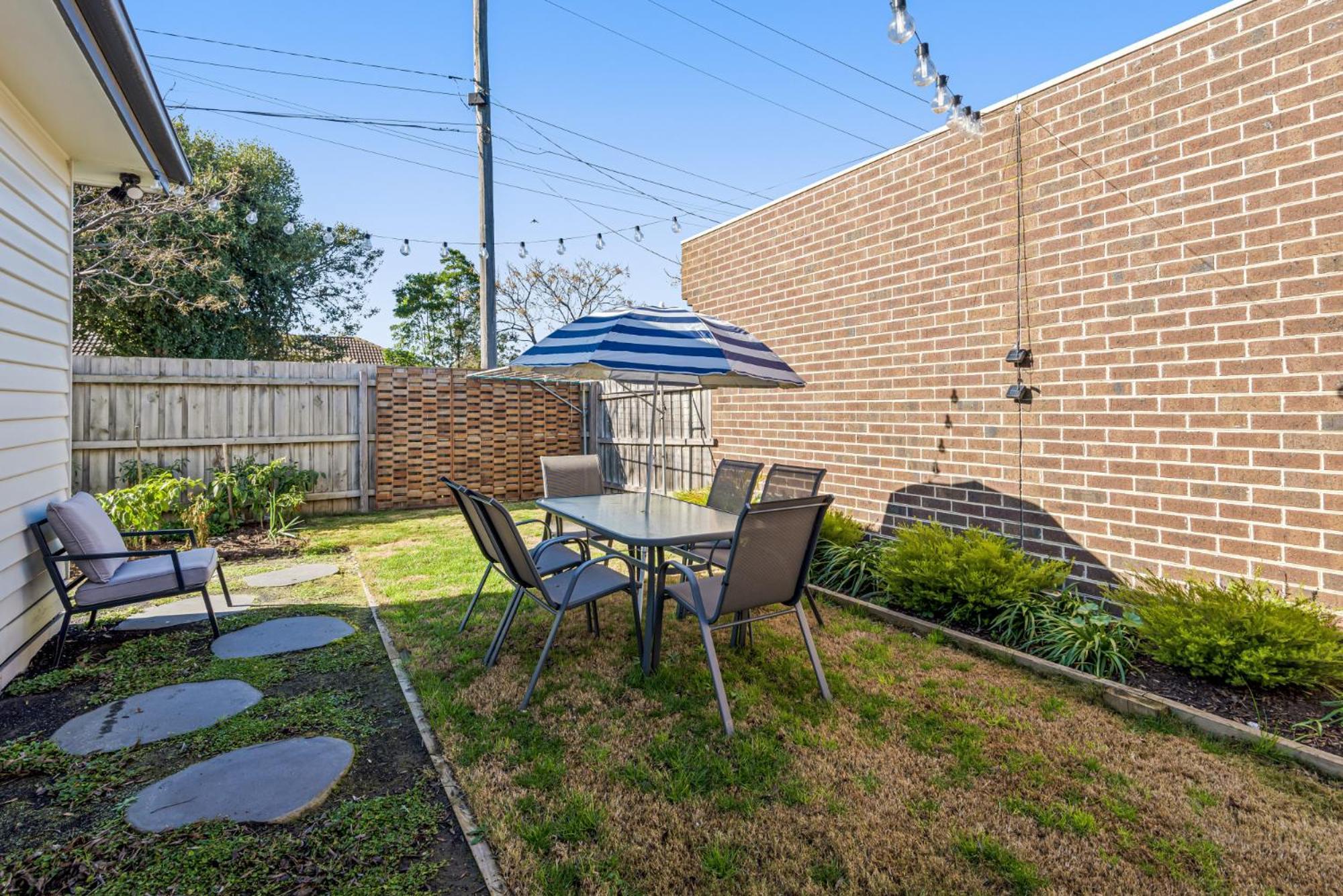 Holiday home Spacious 3-bed With Outdoor Dining Near Airport