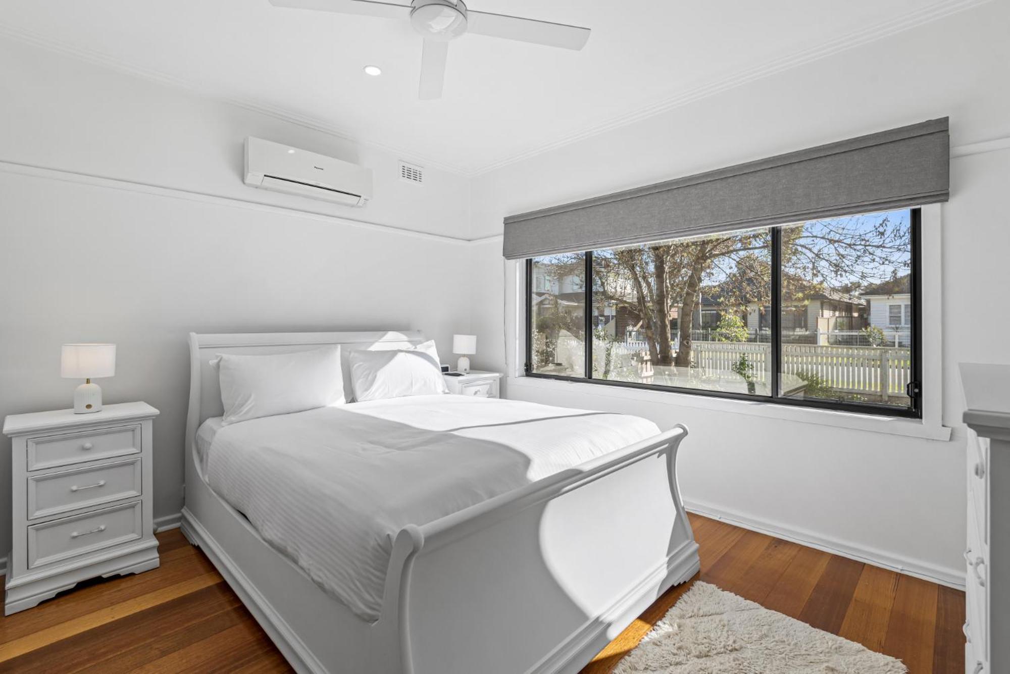 Spacious 3-bed With Outdoor Dining Near Airport *