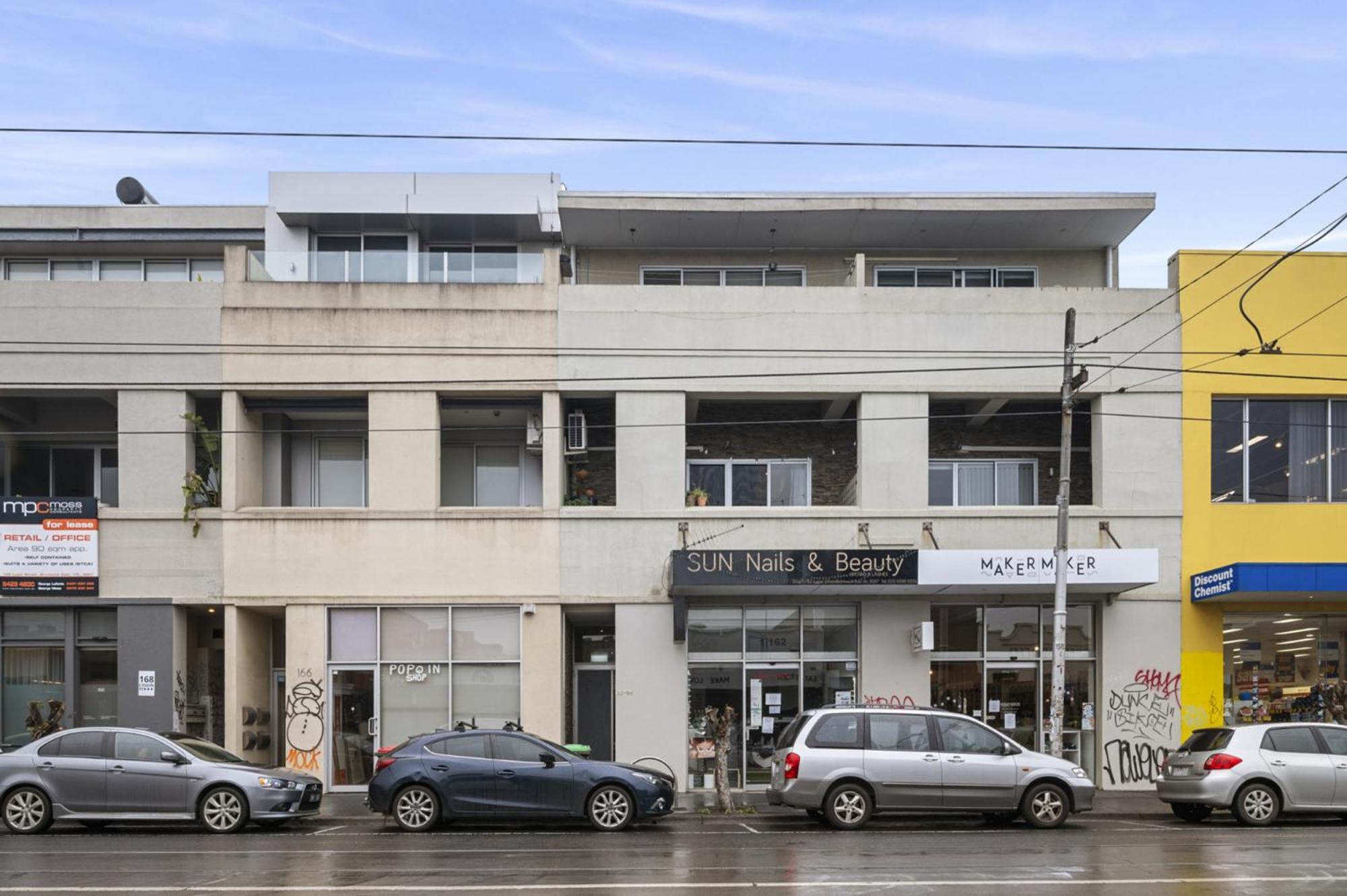 Cosy 2-bed With Modern Design & Alfresco Dining Apartment Melbourne
