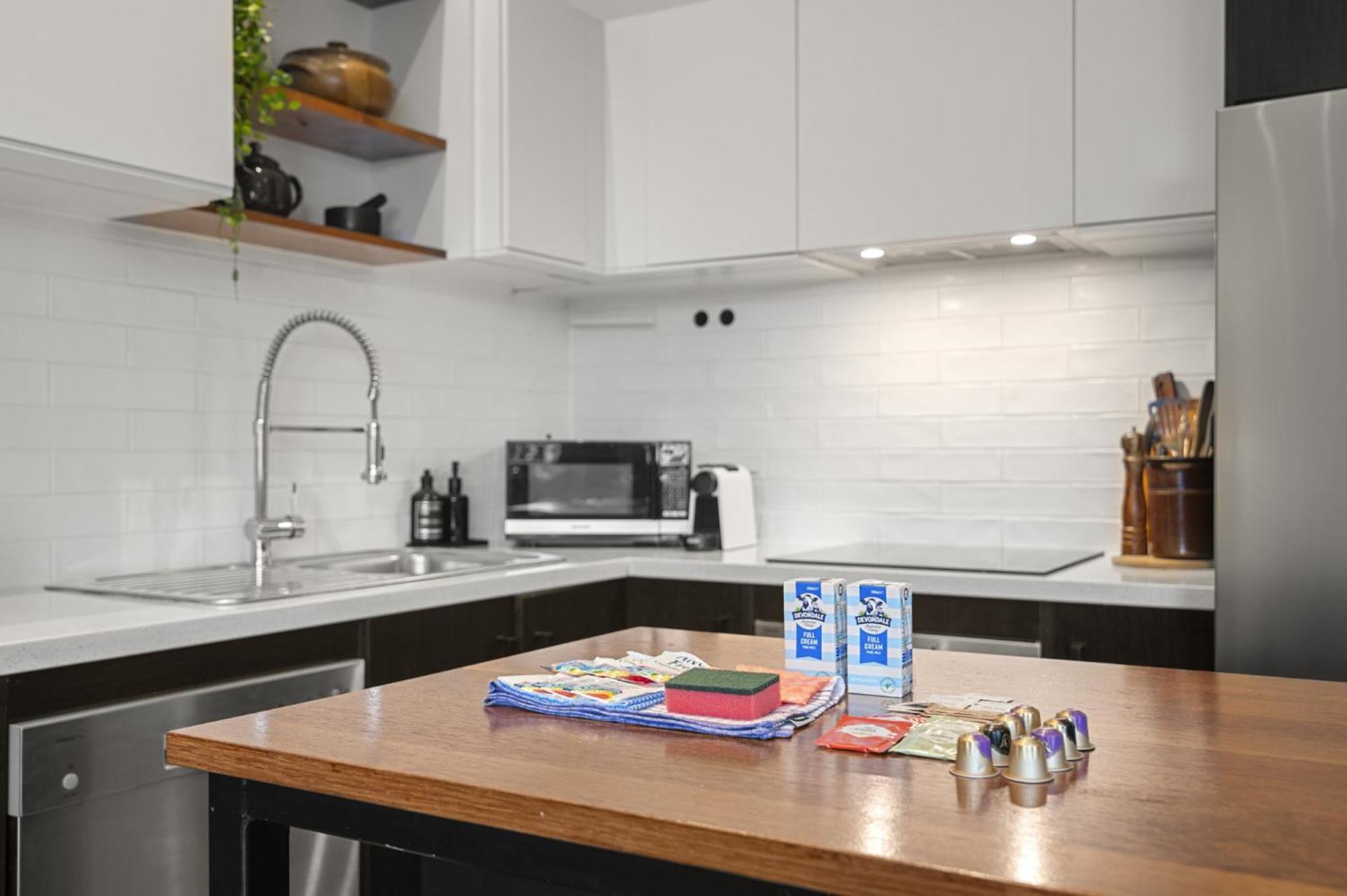 Apartment Cosy 2-bed With Modern Design & Alfresco Dining