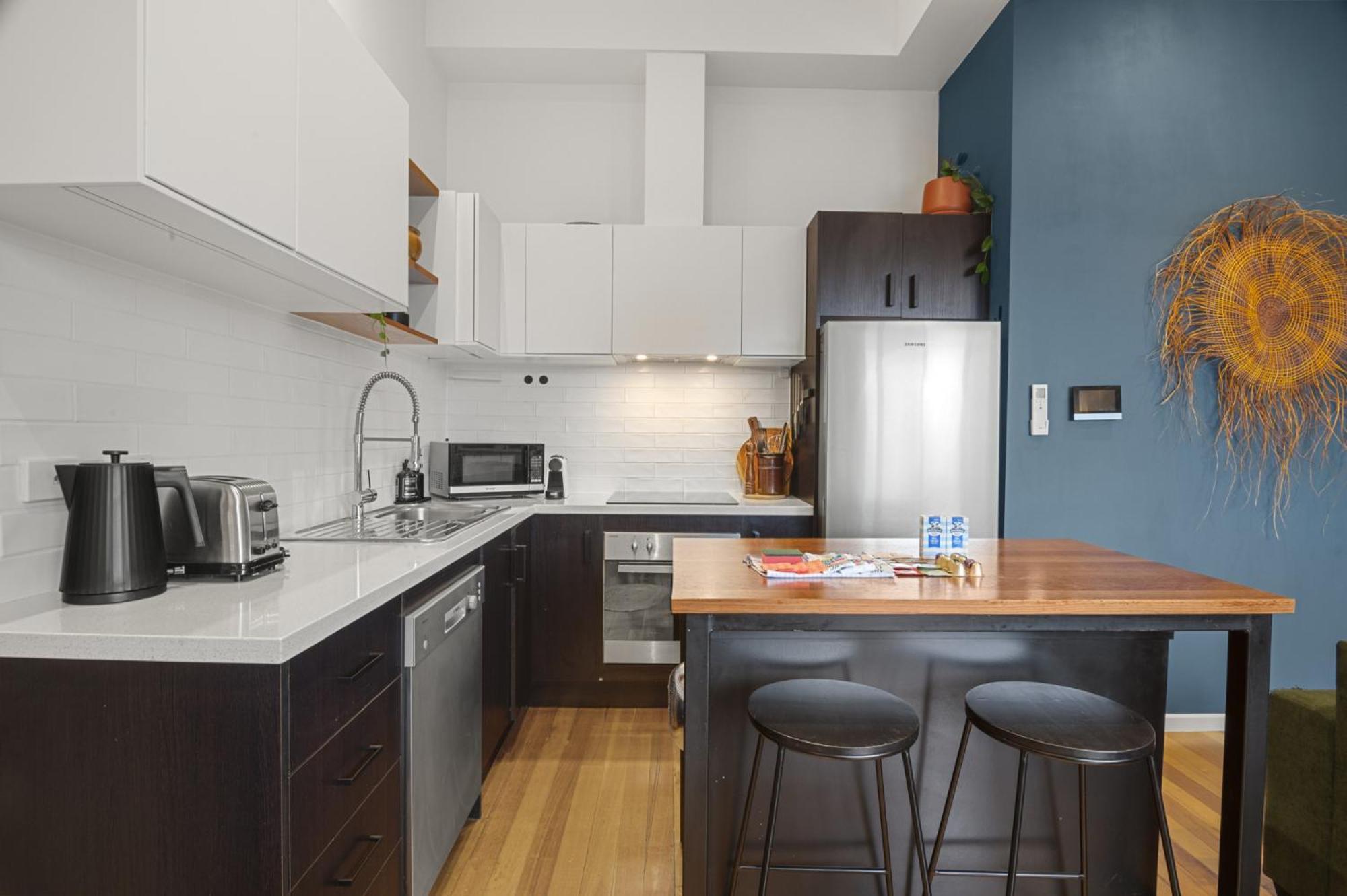 Cosy 2-bed With Modern Design & Alfresco Dining Apartment *