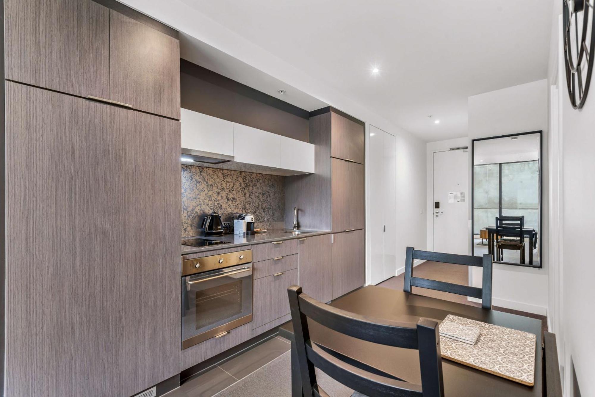 Contemporary 1-bed With Pool And Gym *
