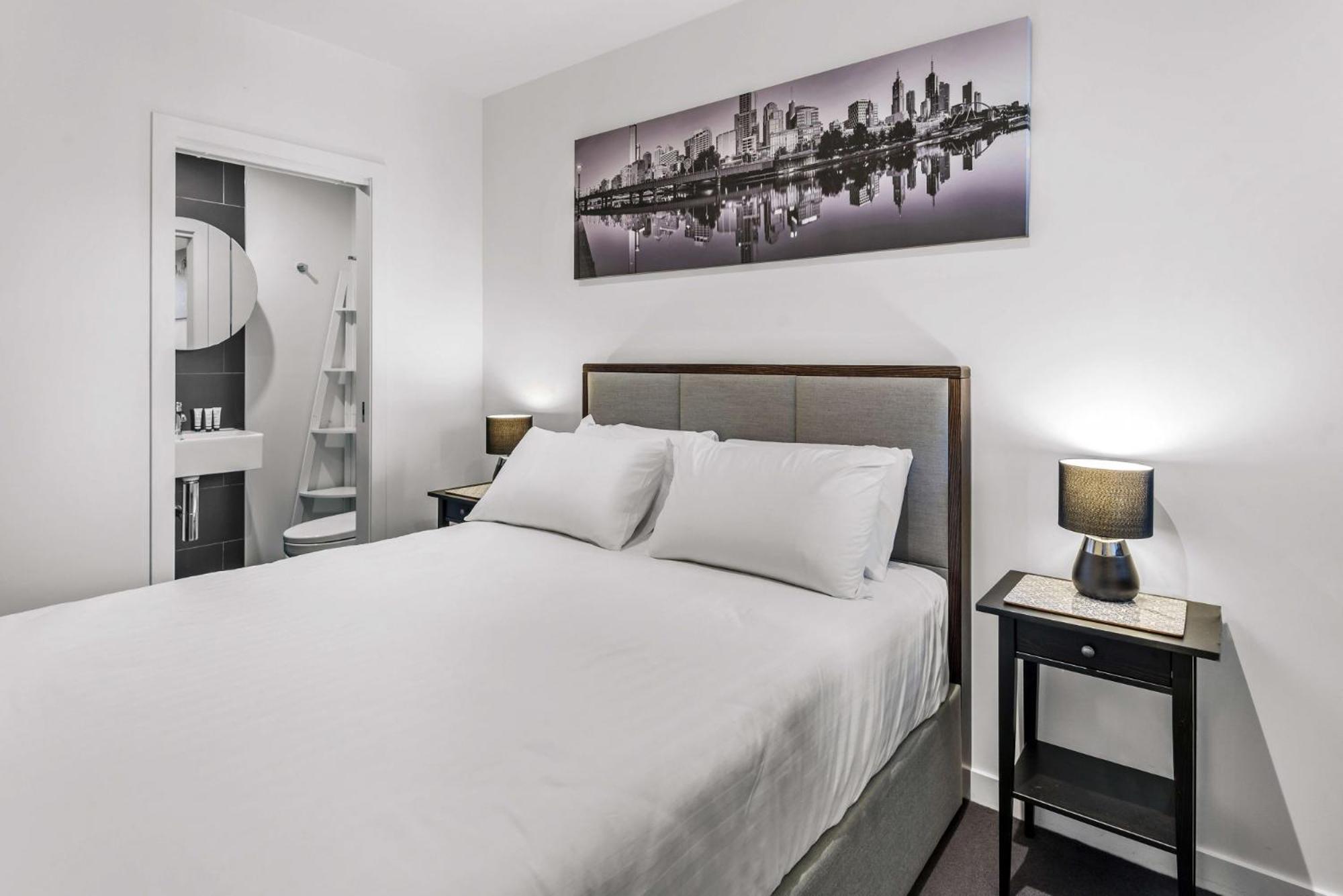 Contemporary 1-bed With Pool And Gym * Melbourne