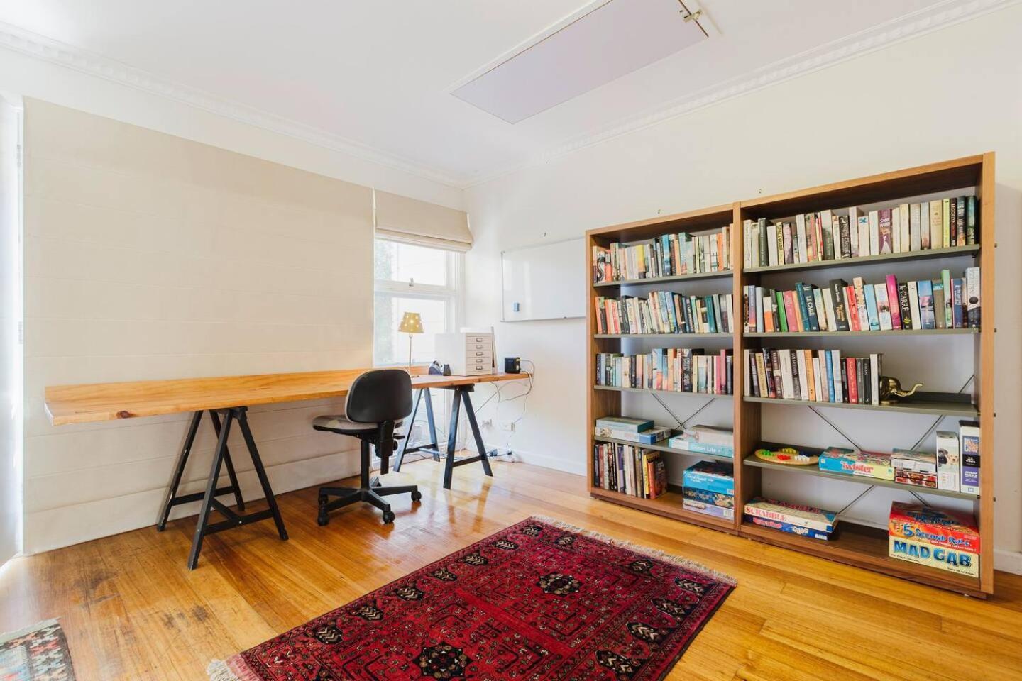 Apartment 'tangerine Gleam' Cheerful Inner-city Family Abode