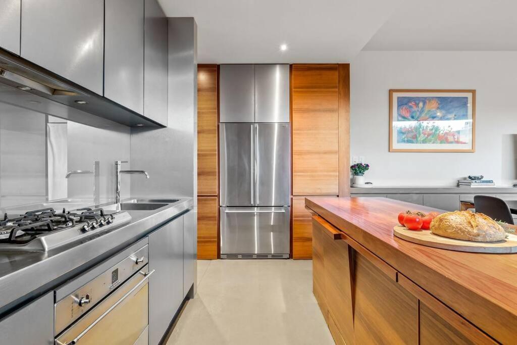 Truly Tremendous 4br Tivoli Rd South Yarra Holiday home Melbourne