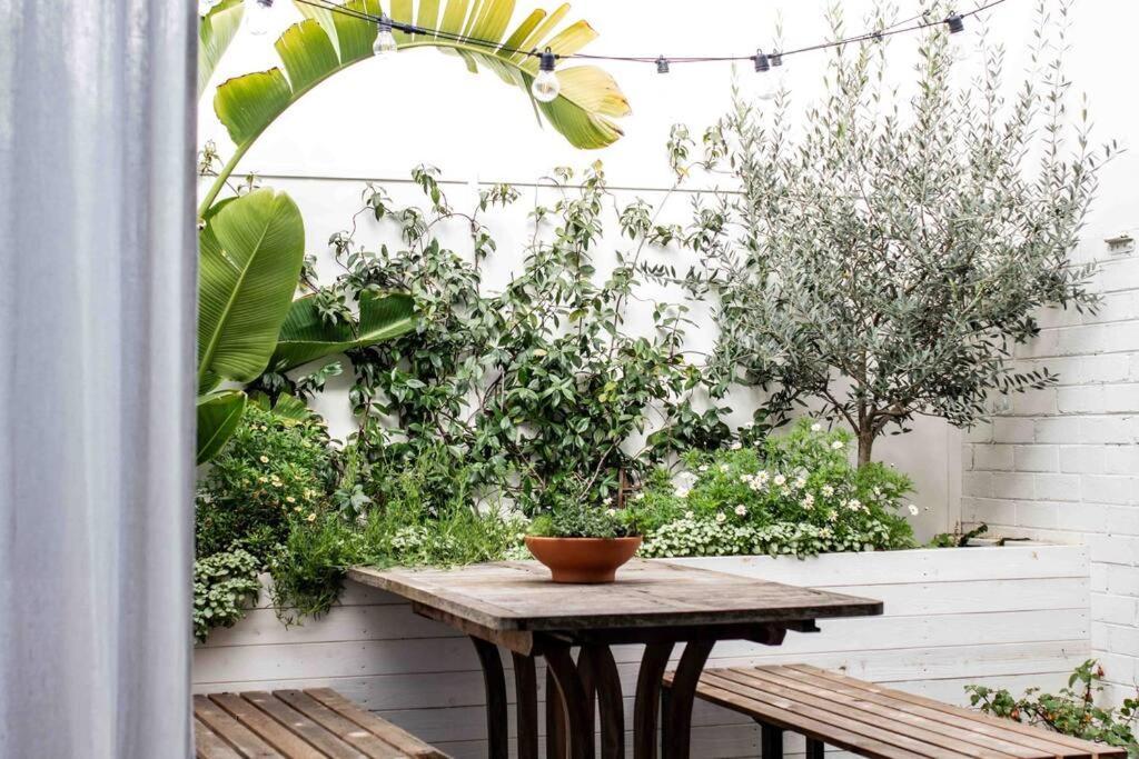 Holiday home The Artist Retreat 2br 4mins From Mcg *