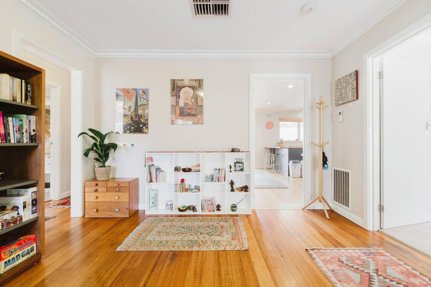 Apartment 'tangerine Gleam' Cheerful Inner-city Family Abode Melbourne