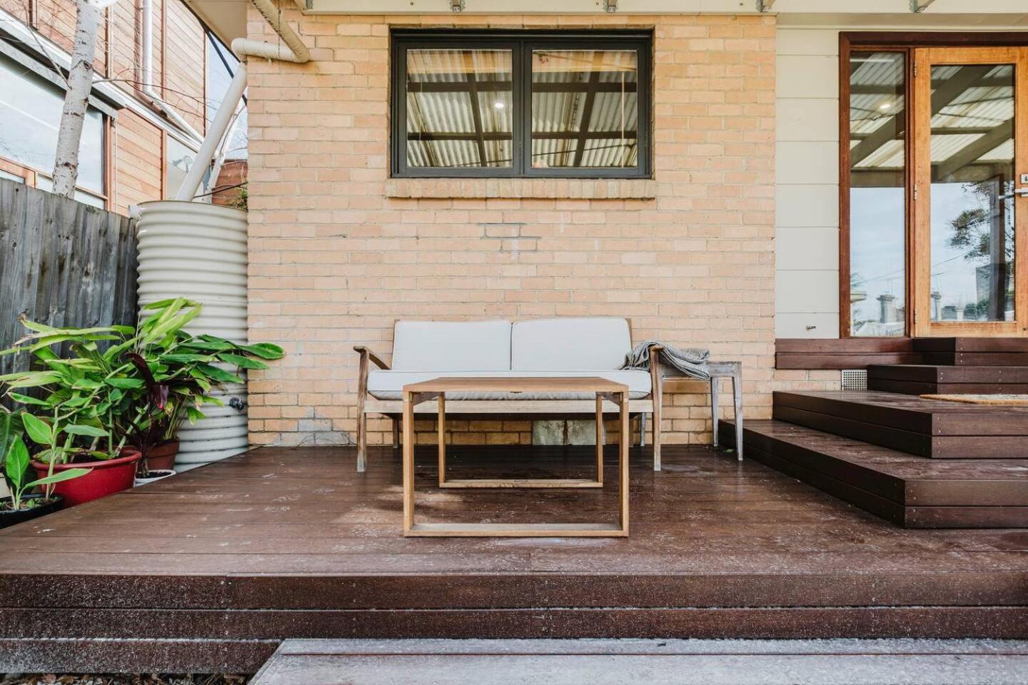 'tangerine Gleam' Cheerful Inner-city Family Abode