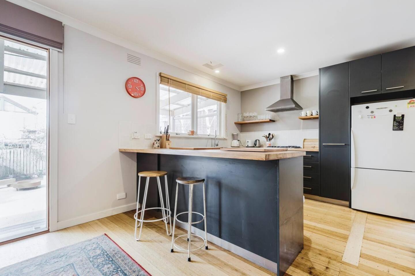 Apartment 'tangerine Gleam' Cheerful Inner-city Family Abode