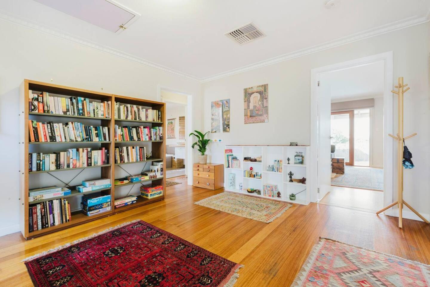 'tangerine Gleam' Cheerful Inner-city Family Abode *