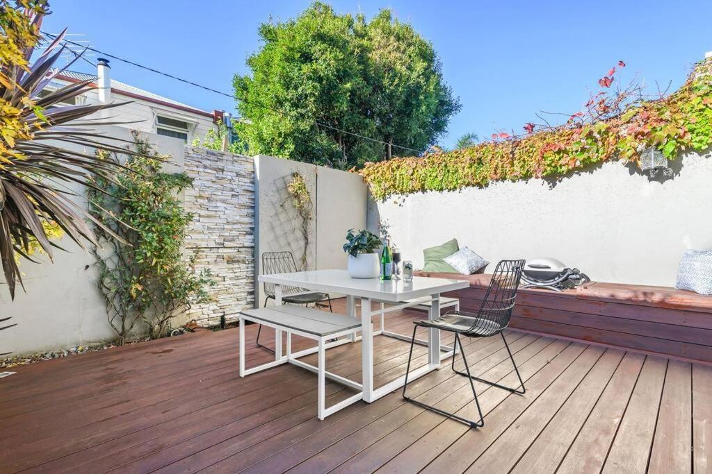 Renovated Brilliance In Bayside Park *
