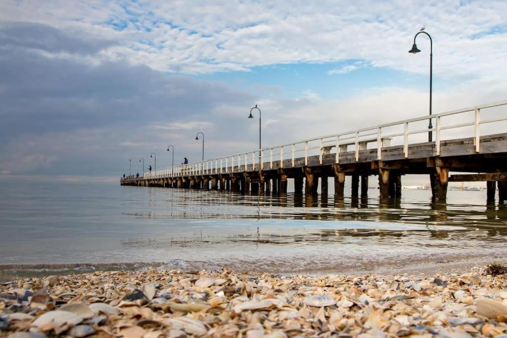 Renovated Brilliance In Bayside Park Melbourne