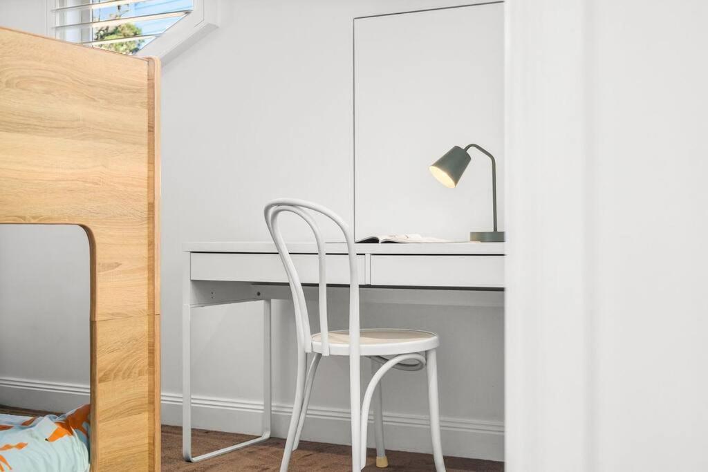 Renovated Brilliance In Bayside Park *