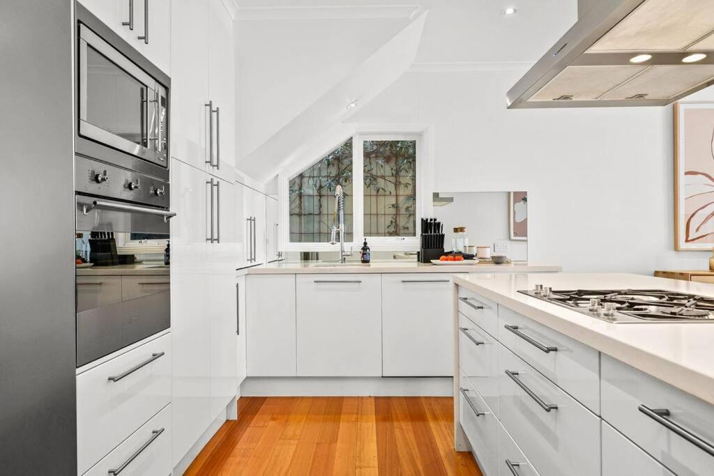 Renovated Brilliance In Bayside Park