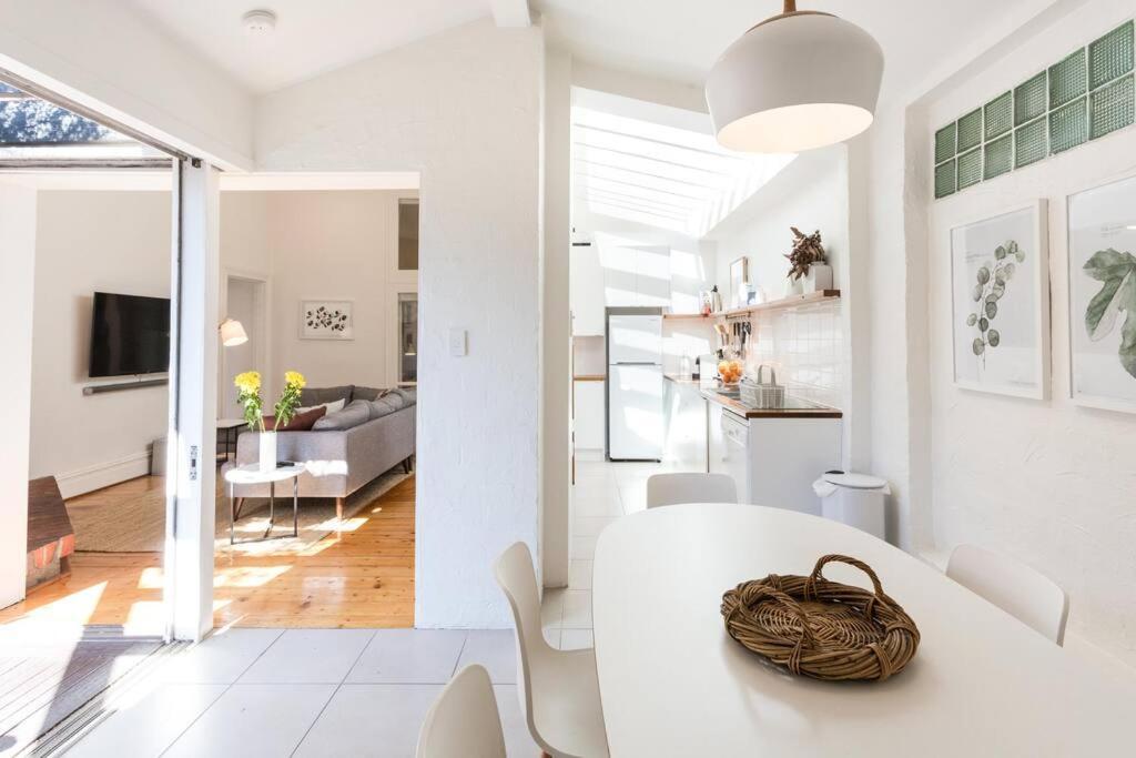 Holiday home Spacious, Stylish House With Private Courtyard Near Shops, Cafes, And Tram Melbourne