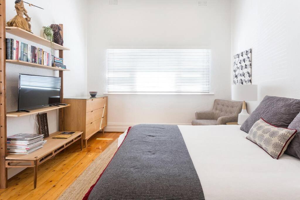 Holiday home Spacious, Stylish House With Private Courtyard Near Shops, Cafes, And Tram *