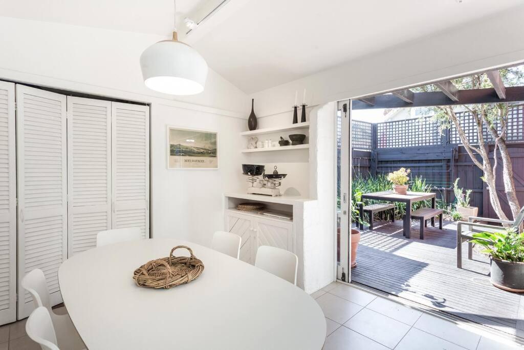 Spacious, Stylish House With Private Courtyard Near Shops, Cafes, And Tram Holiday home